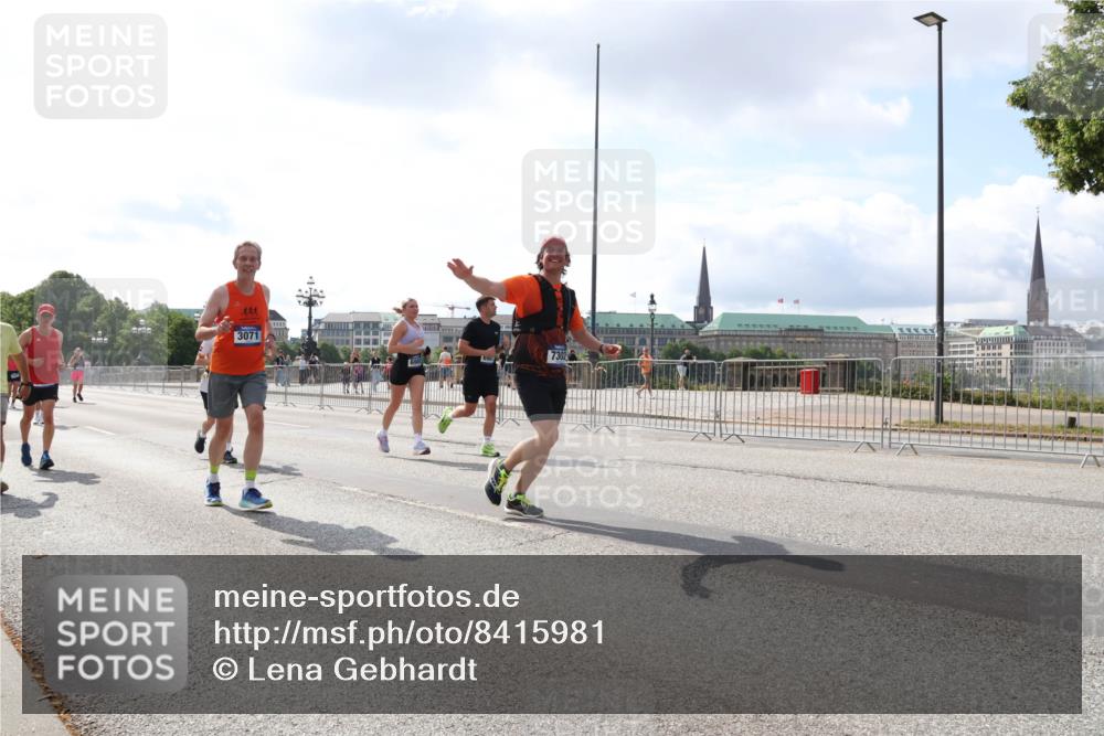29.06.2025 - hella hamburg halbmarathon Lena Gebhardt http://msf.ph/oto/8415981 29.06.2025 10:05:09 Lombardsbrücke 3071, 1126, 1316, 1347, 1559, 1863, 2288, 2298, 2424, 2463, 2628, 2698, 3071, 3413, 3578, 4014, 4220, 4394, 4538, 4951, 5073, 6059, 6311, 6907, 6908, 7302, 7826, 8049, 8089, 8999, 9007, 9019, 9075, 9165, 9559, 9680, 10100, 10694, 11088, 11551, 11595, 11784, 12125, 12557, 13221, 13242, 13327, 13533, 13717, 14203, 15532, 16092, 16134, 16357, 16478, 16579, 16847, 16995, 17112, 17707, 17814, 17818, 18189, 18616, 18617, 19034 meine-sportfotos.de