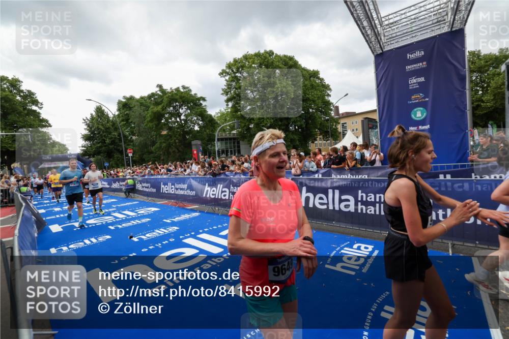29.06.2025 - hella hamburg halbmarathon Zöllner http://msf.ph/oto/8415992 29.06.2025 10:49:42 Ziel 2504, 2516, 2706, 2889, 2937, 3060, 5705, 5978, 6115, 7332, 9038, 9463, 9619, 9649, 11679, 11977, 14562, 15392, 16738, 16843, 16877, 17001, 18058, 18451, 18926 meine-sportfotos.de