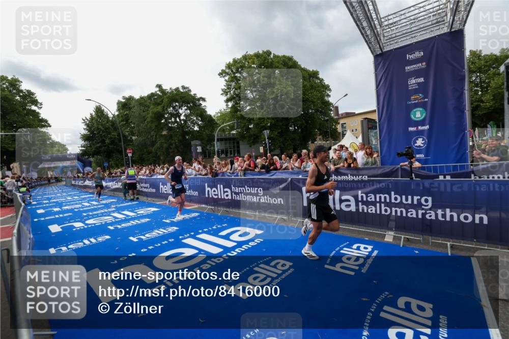 29.06.2025 - hella hamburg halbmarathon Zöllner http://msf.ph/oto/8416000 29.06.2025 10:27:08 Ziel 13956, 14828, 15671 meine-sportfotos.de