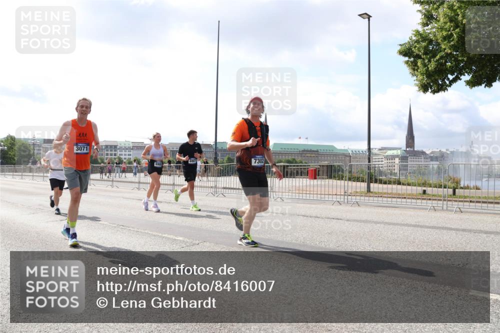 29.06.2025 - hella hamburg halbmarathon Lena Gebhardt http://msf.ph/oto/8416007 29.06.2025 10:05:09 Lombardsbrücke 3071, 6900, 7302, 1126, 1316, 1347, 1559, 1863, 2288, 2298, 2424, 2463, 2628, 2698, 3071, 3413, 3578, 4014, 4220, 4394, 4538, 4951, 5073, 6059, 6311, 6907, 6908, 7302, 7826, 8049, 8089, 8999, 9007, 9019, 9075, 9165, 9559, 9680, 10100, 10694, 11088, 11551, 11595, 11784, 12125, 12557, 13221, 13242, 13327, 13533, 13717, 14203, 15532, 16092, 16134, 16357, 16478, 16579, 16847, 16995, 17112, 17707, 17814, 17818, 18189, 18616, 18617, 19034 meine-sportfotos.de