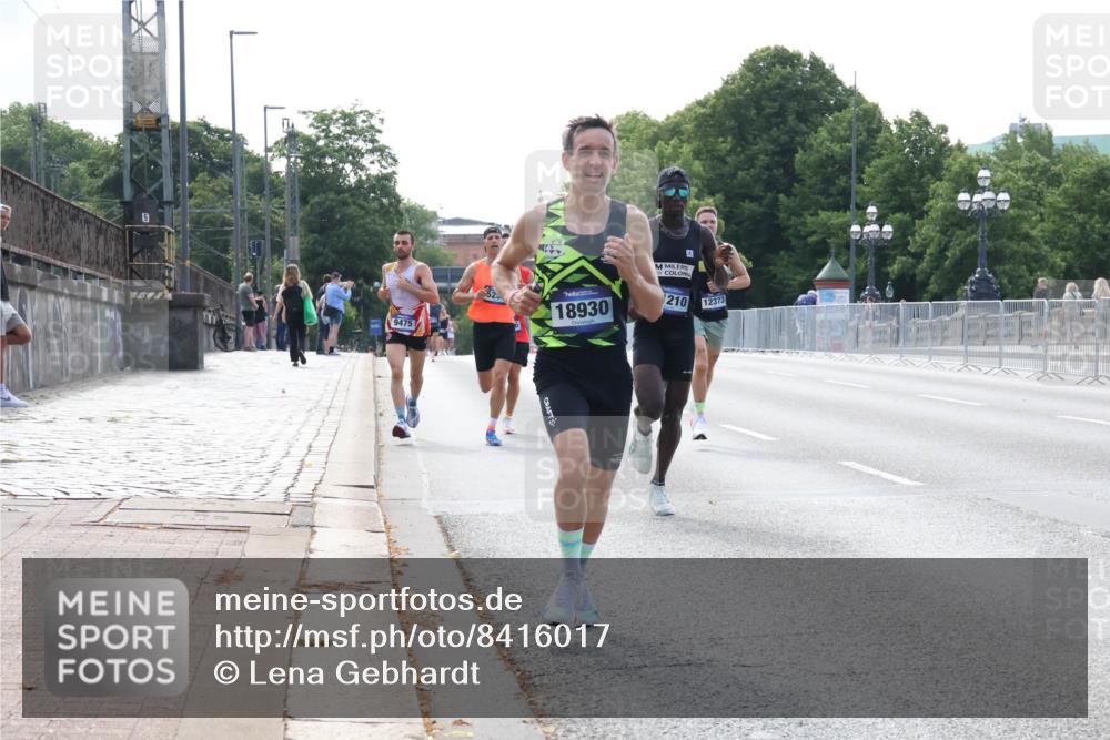 29.06.2025 - hella hamburg halbmarathon Lena Gebhardt http://msf.ph/oto/8416017 29.06.2025 09:40:27 Lombardsbrücke 9475, 18930, 210, 12373, 34, 35, 52, 53, 54, 2144, 2659, 3720, 5253, 6530, 6816, 9151, 9255, 9447, 9475, 10650, 11210, 11829, 12373, 12678, 14302, 14717, 15495, 16068, 16120, 16245, 16988, 18930, 19075 meine-sportfotos.de
