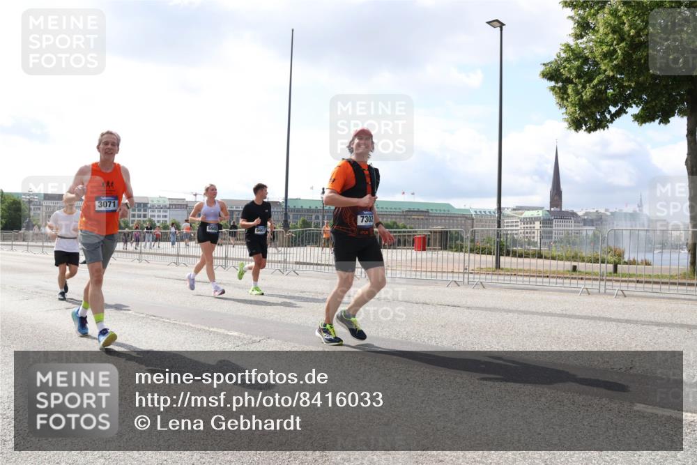 29.06.2025 - hella hamburg halbmarathon Lena Gebhardt http://msf.ph/oto/8416033 29.06.2025 10:05:09 Lombardsbrücke 3071, 6908, 7302, 1126, 1316, 1347, 1559, 1863, 2288, 2298, 2424, 2463, 2628, 2698, 3071, 3413, 3578, 4014, 4220, 4394, 4538, 4951, 5073, 6059, 6311, 6907, 6908, 7302, 7826, 8049, 8089, 8999, 9007, 9019, 9075, 9165, 9559, 9680, 10100, 10694, 11088, 11551, 11595, 11784, 12125, 12557, 13221, 13242, 13327, 13533, 13717, 14203, 15532, 16092, 16134, 16357, 16478, 16579, 16847, 16995, 17112, 17707, 17814, 17818, 18189, 18616, 18617, 19034 meine-sportfotos.de