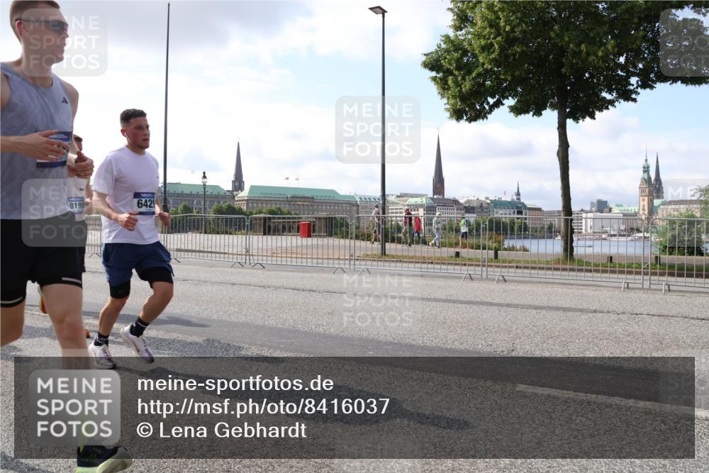 29.06.2025 - hella hamburg halbmarathon Lena Gebhardt http://msf.ph/oto/8416037 29.06.2025 09:50:57 Lombardsbrücke 8192, 6429, 1209, 1256, 1358, 1441, 1677, 1697, 1700, 1882, 1962, 2546, 2579, 2675, 2719, 3056, 3626, 3947, 4205, 4229, 4380, 4854, 4888, 4889, 4893, 5026, 5087, 5275, 5387, 5472, 5506, 5508, 5745, 5752, 5916, 6080, 6429, 6458, 6529, 6593, 6639, 6686, 6687, 6901, 7026, 7110, 7116, 7284, 7635, 8091, 8122, 8319, 8574, 8958, 8966, 9116, 9262, 9371, 9380, 9755, 9833, 10064, 10193, 10415, 10469, 10783, 10922, 11281, 11284, 11305, 11379, 11907, 12153 meine-sportfotos.de