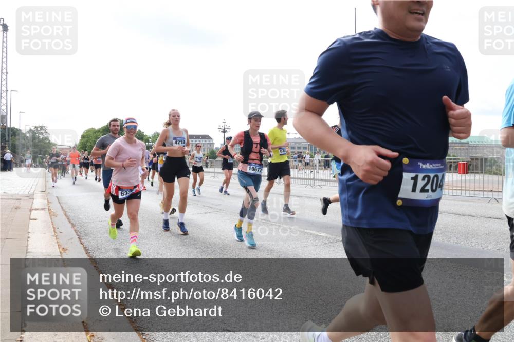 29.06.2025 - hella hamburg halbmarathon Lena Gebhardt http://msf.ph/oto/8416042 29.06.2025 10:17:40 Lombardsbrücke 6330, 4218, 10677, 1204, 1015, 1083, 1204, 1274, 1458, 1477, 1622, 1641, 1749, 1795, 2094, 2259, 2305, 2548, 2860, 3138, 3292, 3464, 3466, 3802, 3803, 4194, 4218, 4852, 5002, 5004, 5023, 5290, 5611, 5733, 6126, 6128, 6254, 6336, 6352, 6520, 6522, 6786, 7011, 7258, 7291, 7410, 7413, 7445, 7566, 7647, 7844, 7945, 8128, 8144, 8210, 8253, 8309, 8351, 8433, 8799, 8895, 9152, 9259, 9400, 9798, 9848, 9964, 10174, 10509 meine-sportfotos.de