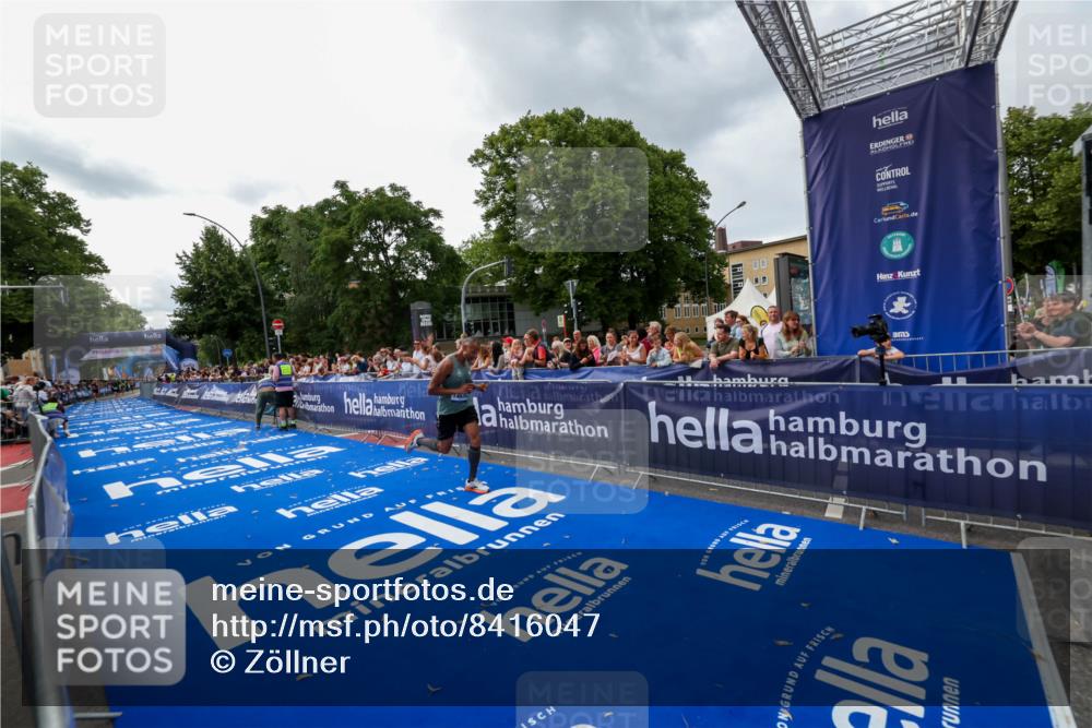 29.06.2025 - hella hamburg halbmarathon Zöllner http://msf.ph/oto/8416047 29.06.2025 10:27:10 Ziel 14828 meine-sportfotos.de
