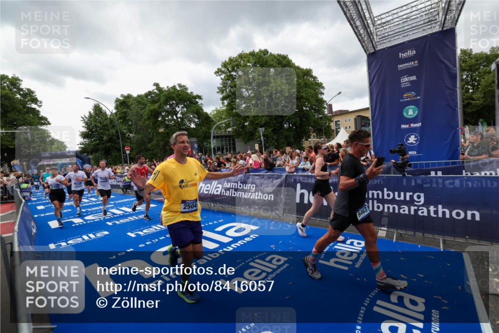 29.06.2025 - hella hamburg halbmarathon Zöllner http://msf.ph/oto/8416057 29.06.2025 10:49:46 Ziel 2504, 2706, 2937, 3060, 3543, 5894, 5978, 6115, 6125, 7332, 9463, 9551, 9619, 9723, 9924, 13159, 14794, 16843, 16877, 17282, 17753, 18058, 18451, 18926 meine-sportfotos.de