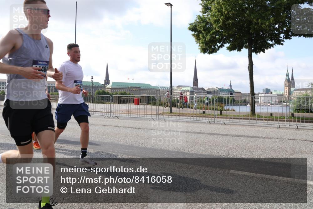29.06.2025 - hella hamburg halbmarathon Lena Gebhardt http://msf.ph/oto/8416058 29.06.2025 09:50:57 Lombardsbrücke 484, 642, 1209, 1256, 1358, 1441, 1677, 1697, 1700, 1882, 1962, 2546, 2579, 2675, 2719, 3056, 3626, 3947, 4205, 4229, 4380, 4854, 4888, 4889, 4893, 5026, 5087, 5275, 5387, 5472, 5506, 5508, 5745, 5752, 5916, 6080, 6429, 6458, 6529, 6593, 6639, 6686, 6687, 6901, 7026, 7110, 7116, 7284, 7635, 8091, 8122, 8319, 8574, 8958, 8966, 9116, 9262, 9371, 9380, 9755, 9833, 10064, 10193, 10415, 10469, 10783, 10922, 11281, 11284, 11305, 11379, 11907, 12153 meine-sportfotos.de