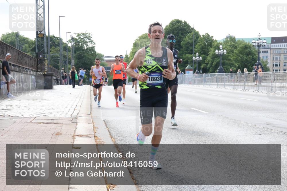 29.06.2025 - hella hamburg halbmarathon Lena Gebhardt http://msf.ph/oto/8416059 29.06.2025 09:40:28 Lombardsbrücke 9475, 5253, 18930, 34, 35, 52, 53, 54, 2144, 2659, 3720, 5253, 6530, 6816, 9151, 9255, 9447, 9475, 10650, 11210, 11829, 12373, 12678, 14302, 14717, 15495, 16068, 16120, 16245, 16988, 18930, 19075 meine-sportfotos.de
