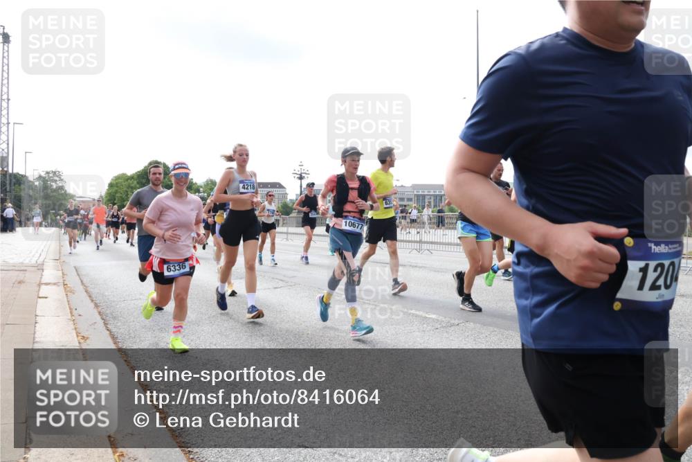 29.06.2025 - hella hamburg halbmarathon Lena Gebhardt http://msf.ph/oto/8416064 29.06.2025 10:17:40 Lombardsbrücke 6336, 4218, 10677, 120, 1015, 1083, 1204, 1274, 1458, 1477, 1622, 1641, 1749, 1795, 2094, 2259, 2305, 2548, 2860, 3138, 3292, 3464, 3466, 3802, 3803, 4194, 4218, 4852, 5002, 5004, 5023, 5290, 5611, 5733, 6126, 6128, 6254, 6336, 6352, 6520, 6522, 6786, 7011, 7258, 7291, 7410, 7413, 7445, 7566, 7647, 7844, 7945, 8128, 8144, 8210, 8253, 8309, 8351, 8433, 8799, 8895, 9152, 9259, 9400, 9798, 9848, 9964, 10174, 10509 meine-sportfotos.de