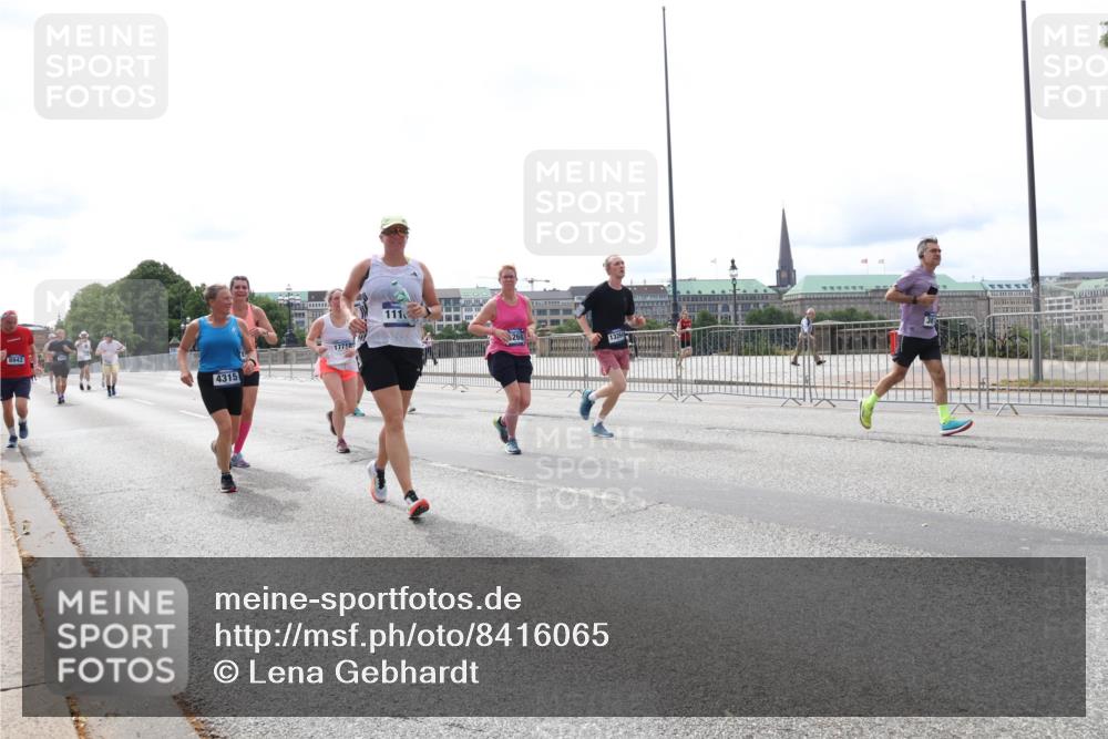 29.06.2025 - hella hamburg halbmarathon Lena Gebhardt http://msf.ph/oto/8416065 29.06.2025 10:26:27 Lombardsbrücke 8942, 4315, 17712, 111, 1300, 2643, 3617, 4267, 4268, 4315, 4507, 4509, 4844, 6159, 6905, 7929, 8079, 8276, 8306, 8357, 8674, 8942, 9186, 11107, 11139, 11270, 12126, 12826, 12827, 13264, 14063, 14179, 14356, 14726, 14930, 15807, 16788, 17300, 17675, 17712, 18074, 18087, 19144 meine-sportfotos.de
