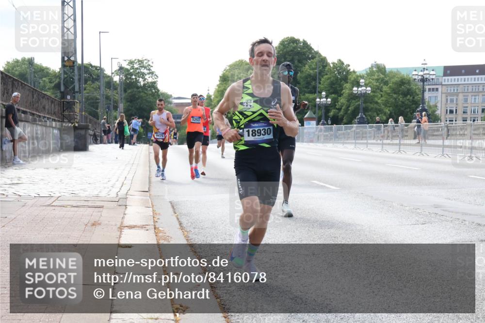 29.06.2025 - hella hamburg halbmarathon Lena Gebhardt http://msf.ph/oto/8416078 29.06.2025 09:40:28 Lombardsbrücke 9475, 5253, 18930, 34, 35, 52, 53, 54, 2144, 2659, 3720, 5253, 6530, 6816, 9151, 9255, 9447, 9475, 10650, 11210, 11829, 12373, 12678, 14302, 14717, 15495, 16068, 16120, 16245, 16988, 18930, 19075 meine-sportfotos.de