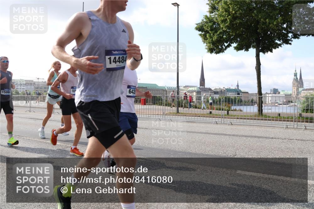 29.06.2025 - hella hamburg halbmarathon Lena Gebhardt http://msf.ph/oto/8416080 29.06.2025 09:50:57 Lombardsbrücke 15866, 14484, 181, 642, 1209, 1256, 1358, 1441, 1677, 1697, 1700, 1882, 1962, 2546, 2579, 2675, 2719, 3056, 3626, 3947, 4205, 4229, 4380, 4854, 4888, 4889, 4893, 5026, 5087, 5275, 5387, 5472, 5506, 5508, 5745, 5752, 5916, 6080, 6429, 6458, 6529, 6593, 6639, 6686, 6687, 6901, 7026, 7110, 7116, 7284, 7635, 8091, 8122, 8319, 8574, 8958, 8966, 9116, 9262, 9371, 9380, 9755, 9833, 10064, 10193, 10415, 10469, 10783, 10922, 11281, 11284, 11305, 11379, 11907, 12153 meine-sportfotos.de