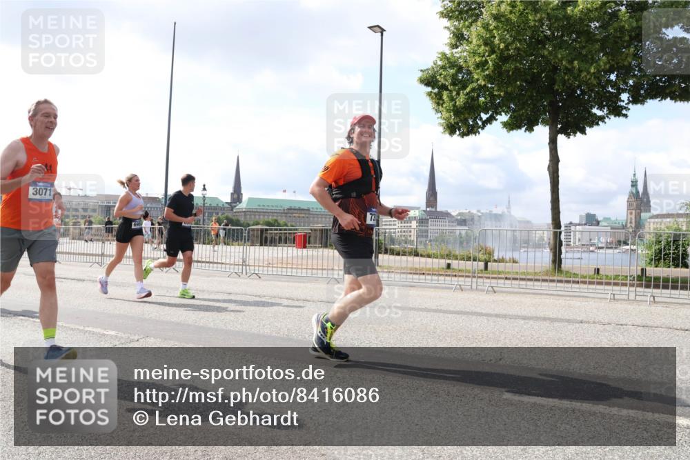 29.06.2025 - hella hamburg halbmarathon Lena Gebhardt http://msf.ph/oto/8416086 29.06.2025 10:05:10 Lombardsbrücke 3071, 73, 1126, 1316, 1559, 1863, 1981, 2288, 2298, 2424, 2463, 2628, 2698, 3071, 3413, 3578, 4014, 4220, 4394, 4538, 4951, 5073, 6059, 6907, 6908, 7302, 7826, 8049, 8089, 8999, 9007, 9019, 9075, 9165, 9559, 9680, 10100, 10694, 11088, 11551, 11595, 11784, 12125, 12557, 13221, 13242, 13327, 13533, 13717, 14203, 15532, 16092, 16134, 16357, 16478, 16579, 16847, 16995, 17112, 17707, 17814, 17818, 18189, 18616, 18617, 19034 meine-sportfotos.de