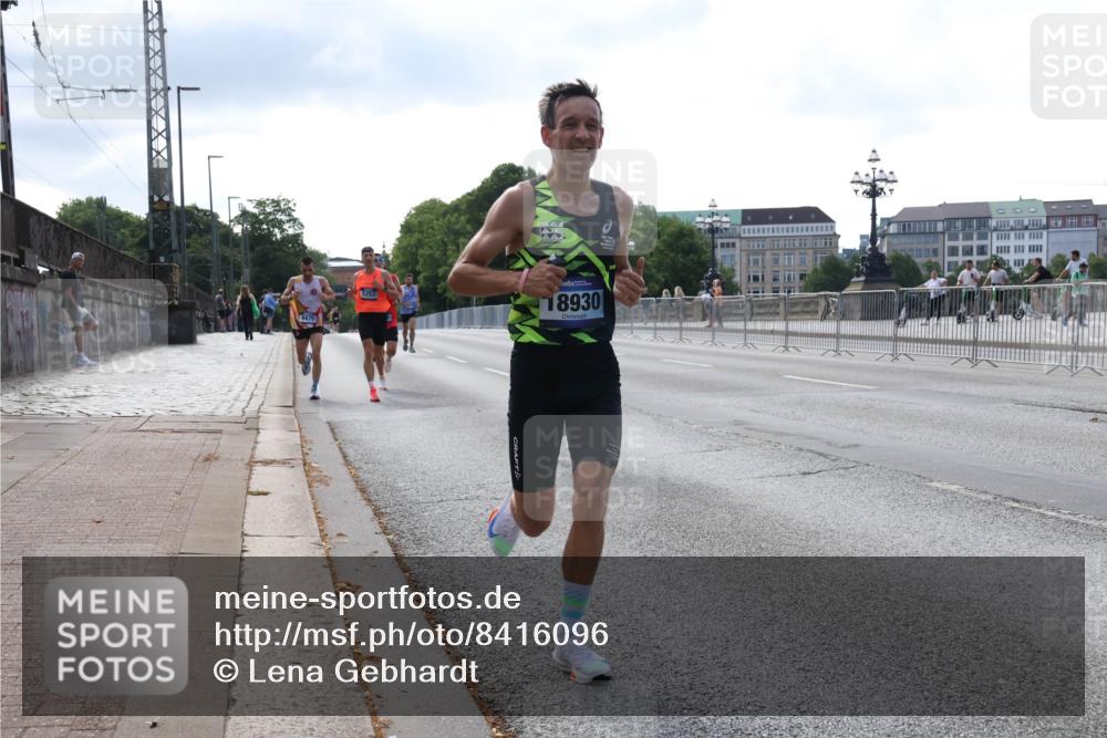 29.06.2025 - hella hamburg halbmarathon Lena Gebhardt http://msf.ph/oto/8416096 29.06.2025 09:40:28 Lombardsbrücke 18930, 34, 35, 52, 53, 54, 2144, 2659, 3720, 5253, 6530, 6816, 9151, 9255, 9447, 9475, 10650, 11210, 11829, 12373, 12678, 14302, 14717, 15495, 16068, 16120, 16245, 16988, 18930, 19075 meine-sportfotos.de