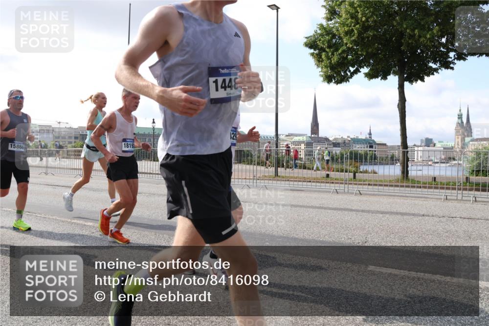 29.06.2025 - hella hamburg halbmarathon Lena Gebhardt http://msf.ph/oto/8416098 29.06.2025 09:50:57 Lombardsbrücke 15866, 18192, 1448, 1209, 1256, 1358, 1441, 1677, 1697, 1700, 1882, 1962, 2546, 2579, 2675, 2719, 3056, 3626, 3947, 4205, 4229, 4380, 4854, 4888, 4889, 4893, 5026, 5087, 5275, 5387, 5472, 5506, 5508, 5745, 5752, 5916, 6080, 6429, 6458, 6529, 6593, 6639, 6686, 6687, 6901, 7026, 7110, 7116, 7284, 7635, 8091, 8122, 8319, 8574, 8958, 8966, 9116, 9262, 9371, 9380, 9755, 9833, 10064, 10193, 10415, 10469, 10783, 10922, 11281, 11284, 11305, 11379, 11907, 12153 meine-sportfotos.de