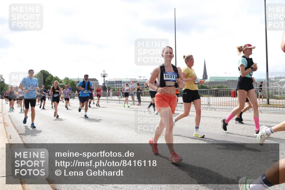 29.06.2025 - hella hamburg halbmarathon Lena Gebhardt http://msf.ph/oto/8416118 29.06.2025 10:42:20 Lombardsbrücke 14381, 8712, 13456, 15311, 1039, 1150, 1360, 1624, 1648, 1752, 1929, 1957, 1994, 2069, 2134, 2145, 2523, 2538, 2580, 2974, 3276, 3326, 3459, 3460, 3568, 3605, 3874, 4329, 4353, 4735, 4736, 4778, 4885, 4891, 4892, 5403, 5417, 5419, 5671, 5810, 6136, 6137, 6153, 6430, 6436, 6828, 6837, 6846, 6917, 7040, 7260, 7357, 7557, 7666, 8014, 8459, 8525, 8526, 8529, 8712, 8816, 8908, 9008, 9223, 9370, 9467, 9980, 10027, 10454, 10532, 10623 meine-sportfotos.de
