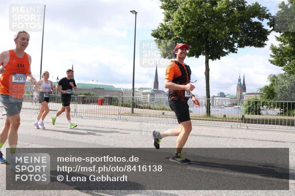 29.06.2025 - hella hamburg halbmarathon Lena Gebhardt http://msf.ph/oto/8416138 29.06.2025 10:05:10 Lombardsbrücke 3071, 30, 730, 1126, 1316, 1559, 1863, 1981, 2288, 2298, 2424, 2463, 2628, 2698, 3071, 3413, 3578, 4014, 4220, 4394, 4538, 4951, 5073, 6059, 6907, 6908, 7302, 7826, 8049, 8089, 8999, 9007, 9019, 9075, 9165, 9559, 9680, 10100, 10694, 11088, 11551, 11595, 11784, 12125, 12557, 13221, 13242, 13327, 13533, 13717, 14203, 15532, 16092, 16134, 16357, 16478, 16579, 16847, 16995, 17112, 17707, 17814, 17818, 18189, 18616, 18617, 19034 meine-sportfotos.de