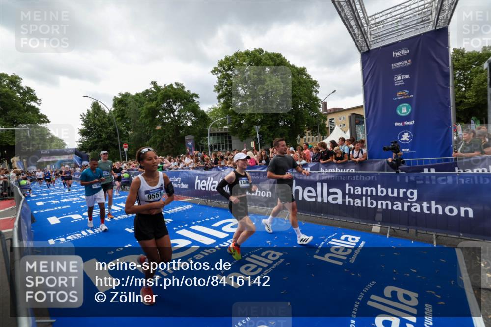 29.06.2025 - hella hamburg halbmarathon Zöllner http://msf.ph/oto/8416142 29.06.2025 10:49:52 Ziel 3543, 4017, 5460, 5894, 6125, 8455, 9126, 9200, 9551, 9597, 9723, 9924, 11975, 13159, 13463, 14794, 16800, 17282, 17753, 19109, 19122 meine-sportfotos.de