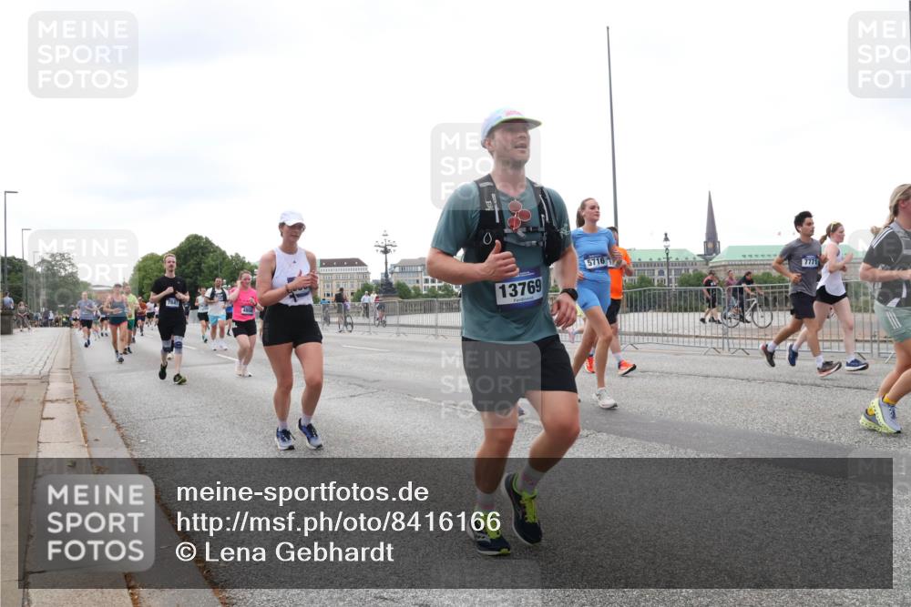 29.06.2025 - hella hamburg halbmarathon Lena Gebhardt http://msf.ph/oto/8416166 29.06.2025 10:51:42 Lombardsbrücke 7841, 13769, 5716, 7771, 1617, 1997, 2202, 2308, 2380, 2484, 2485, 2593, 2736, 2778, 3240, 3991, 4606, 4652, 4748, 4808, 4878, 5291, 5357, 5394, 5534, 5716, 5717, 6007, 6091, 6604, 6885, 6945, 6947, 6954, 6961, 7682, 7769, 7841, 7871, 7992, 8040, 8125, 8399, 8621, 8672, 9220, 9340, 9462, 9582, 9583, 9590, 9594, 9673, 9763, 10496, 10521, 10533, 10693, 10830, 11034, 11101, 11268, 11575, 11875, 12065 meine-sportfotos.de
