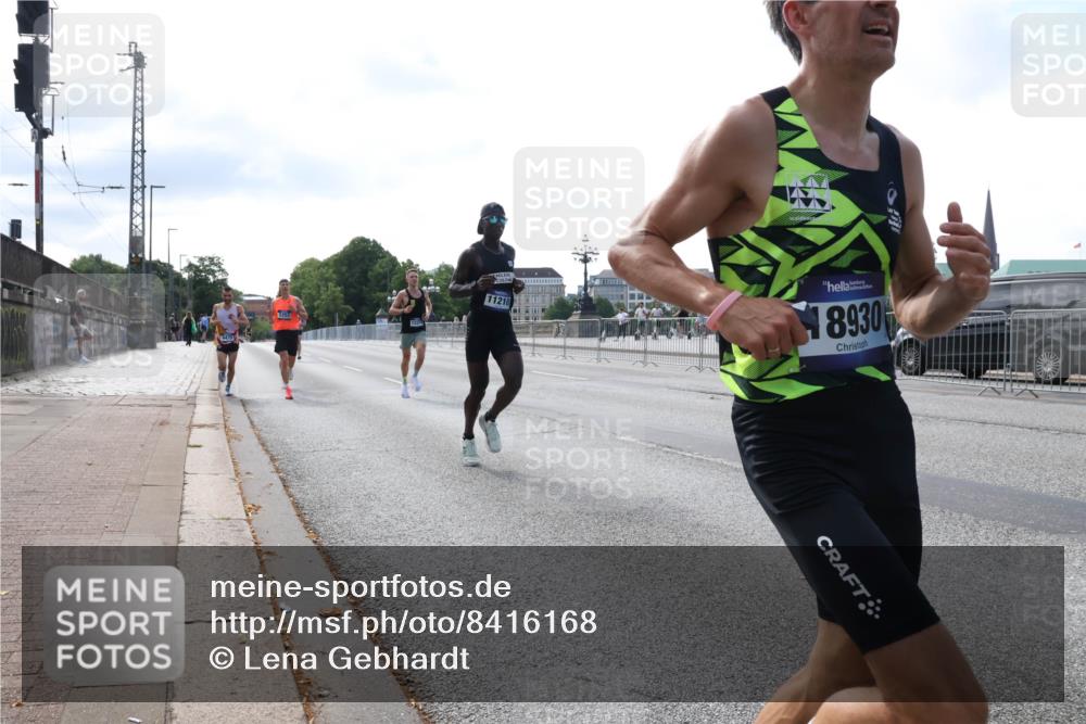 29.06.2025 - hella hamburg halbmarathon Lena Gebhardt http://msf.ph/oto/8416168 29.06.2025 09:40:29 Lombardsbrücke 18930, 11210, 34, 35, 52, 54, 2144, 2659, 3720, 5253, 6530, 6816, 9151, 9255, 9447, 9475, 10650, 11210, 11829, 12373, 12678, 14302, 14717, 15495, 16068, 16120, 16245, 16988, 18930, 19075 meine-sportfotos.de