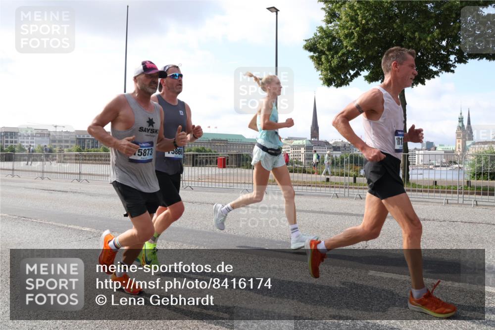 29.06.2025 - hella hamburg halbmarathon Lena Gebhardt http://msf.ph/oto/8416174 29.06.2025 09:50:58 Lombardsbrücke 5873, 5866, 181, 1209, 1256, 1358, 1441, 1677, 1697, 1700, 1882, 1962, 2546, 2579, 2675, 2719, 3056, 3626, 3947, 4205, 4229, 4380, 4854, 4888, 4889, 4893, 5026, 5087, 5275, 5387, 5472, 5506, 5508, 5745, 5752, 5916, 6080, 6429, 6529, 6593, 6639, 6686, 6687, 6721, 6901, 7026, 7110, 7116, 7284, 7635, 8091, 8122, 8319, 8574, 8958, 8966, 9262, 9313, 9371, 9380, 9755, 9833, 10064, 10193, 10415, 10469, 10783, 10922, 11281, 11284, 11305, 11907, 12153 meine-sportfotos.de