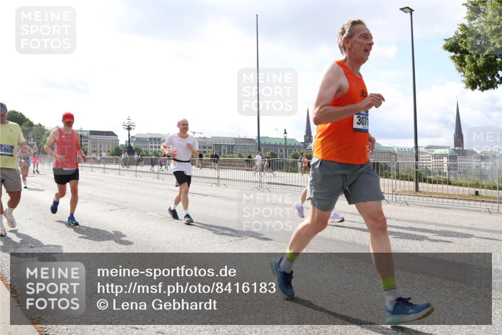 29.06.2025 - hella hamburg halbmarathon Lena Gebhardt http://msf.ph/oto/8416183 29.06.2025 10:05:10 Lombardsbrücke 5869, 3071, 1126, 1316, 1559, 1863, 1981, 2288, 2298, 2424, 2463, 2628, 2698, 3071, 3413, 3578, 4014, 4220, 4394, 4538, 4951, 5073, 6059, 6907, 6908, 7302, 7826, 8049, 8089, 8999, 9007, 9019, 9075, 9165, 9559, 9680, 10100, 10694, 11088, 11551, 11595, 11784, 12125, 12557, 13221, 13242, 13327, 13533, 13717, 14203, 15532, 16092, 16134, 16357, 16478, 16579, 16847, 16995, 17112, 17707, 17814, 17818, 18189, 18616, 18617, 19034 meine-sportfotos.de