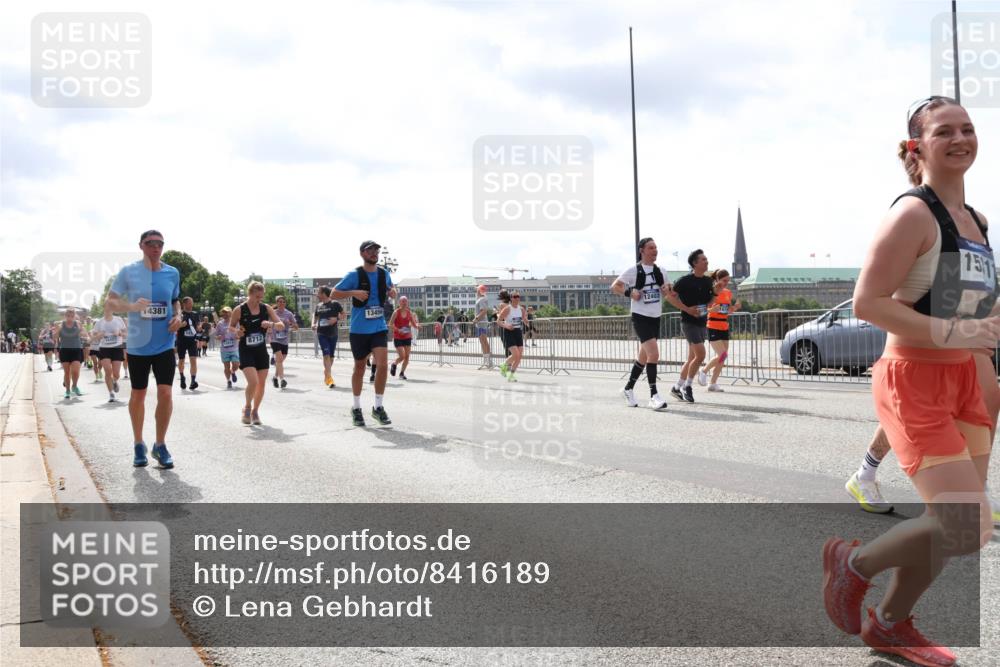 29.06.2025 - hella hamburg halbmarathon Lena Gebhardt http://msf.ph/oto/8416189 29.06.2025 10:42:20 Lombardsbrücke 4381, 8712, 13456, 12403, 15, 11, 1039, 1150, 1360, 1624, 1648, 1752, 1929, 1957, 1994, 2069, 2134, 2145, 2523, 2538, 2580, 2974, 3276, 3326, 3459, 3460, 3568, 3605, 3874, 4329, 4353, 4735, 4736, 4778, 4885, 4891, 4892, 5403, 5417, 5419, 5671, 5810, 6136, 6137, 6153, 6430, 6436, 6828, 6837, 6846, 6917, 7040, 7260, 7357, 7557, 7666, 8014, 8459, 8525, 8526, 8529, 8712, 8816, 8908, 9008, 9223, 9370, 9467, 9980, 10027, 10454, 10532, 10623 meine-sportfotos.de
