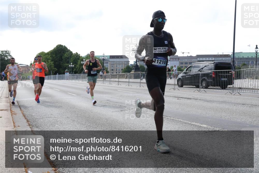 29.06.2025 - hella hamburg halbmarathon Lena Gebhardt http://msf.ph/oto/8416201 29.06.2025 09:40:29 Lombardsbrücke 9475, 5253, 12373, 11210, 34, 35, 52, 54, 2144, 2659, 3720, 5253, 6530, 6816, 9151, 9255, 9447, 9475, 10650, 11210, 11829, 12373, 12678, 14302, 14717, 15495, 16068, 16120, 16245, 16988, 18930, 19075 meine-sportfotos.de