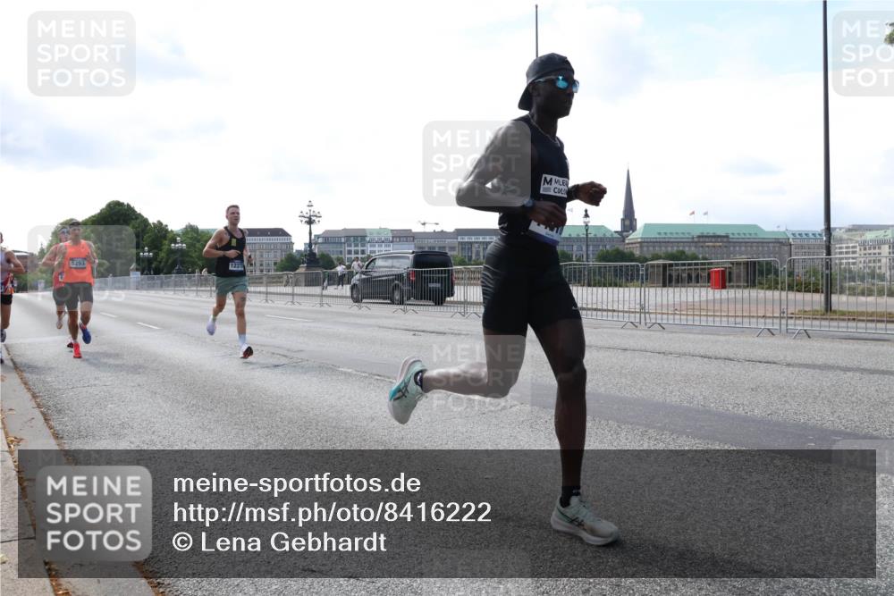 29.06.2025 - hella hamburg halbmarathon Lena Gebhardt http://msf.ph/oto/8416222 29.06.2025 09:40:30 Lombardsbrücke 5253, 12373, 34, 35, 52, 54, 2144, 2659, 3720, 5253, 6530, 6816, 9151, 9255, 9447, 9475, 10650, 11210, 11829, 12373, 12678, 14302, 14717, 15495, 16068, 16120, 16245, 16988, 18930, 19075 meine-sportfotos.de