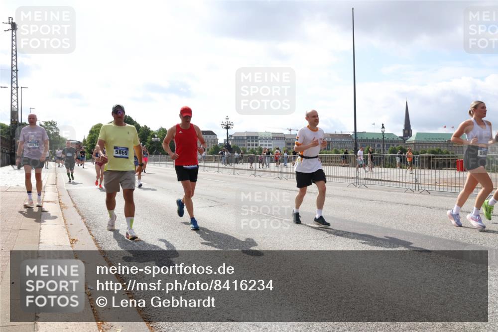29.06.2025 - hella hamburg halbmarathon Lena Gebhardt http://msf.ph/oto/8416234 29.06.2025 10:05:11 Lombardsbrücke 16579, 5869, 690, 1126, 1316, 1559, 1863, 1981, 2288, 2298, 2424, 2463, 2628, 2698, 3071, 3413, 3578, 4014, 4220, 4394, 4538, 4951, 5073, 6059, 6907, 6908, 7302, 7826, 8049, 8089, 8999, 9007, 9019, 9075, 9165, 9559, 9680, 10100, 10694, 11088, 11551, 11595, 11784, 11873, 12125, 12557, 13221, 13242, 13327, 13533, 13717, 14203, 15532, 16092, 16134, 16357, 16478, 16546, 16579, 16847, 16995, 17112, 17707, 17814, 17818, 18189, 18616, 18617, 19034 meine-sportfotos.de
