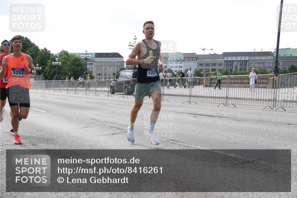 29.06.2025 - hella hamburg halbmarathon Lena Gebhardt http://msf.ph/oto/8416261 29.06.2025 09:40:30 Lombardsbrücke 68, 5253, 12373, 34, 35, 52, 54, 2144, 2659, 3720, 5253, 6530, 6816, 9151, 9255, 9447, 9475, 10650, 11210, 11829, 12373, 12678, 14302, 14717, 15495, 16068, 16120, 16245, 16988, 18930, 19075 meine-sportfotos.de