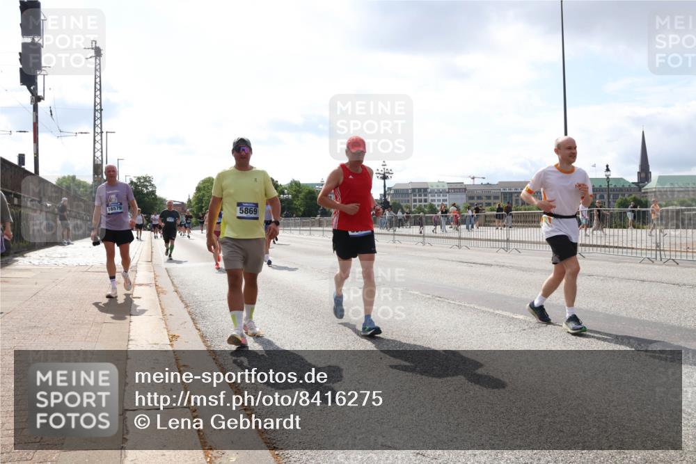29.06.2025 - hella hamburg halbmarathon Lena Gebhardt http://msf.ph/oto/8416275 29.06.2025 10:05:11 Lombardsbrücke 16579, 80, 5869, 1126, 1316, 1559, 1863, 1981, 2288, 2298, 2424, 2463, 2628, 2698, 3071, 3413, 3578, 4014, 4220, 4394, 4538, 4951, 5073, 6059, 6907, 6908, 7302, 7826, 8049, 8089, 8999, 9007, 9019, 9075, 9165, 9559, 9680, 10100, 10694, 11088, 11551, 11595, 11784, 11873, 12125, 12557, 13221, 13242, 13327, 13533, 13717, 14203, 15532, 16092, 16134, 16357, 16478, 16546, 16579, 16847, 16995, 17112, 17707, 17814, 17818, 18189, 18616, 18617, 19034 meine-sportfotos.de