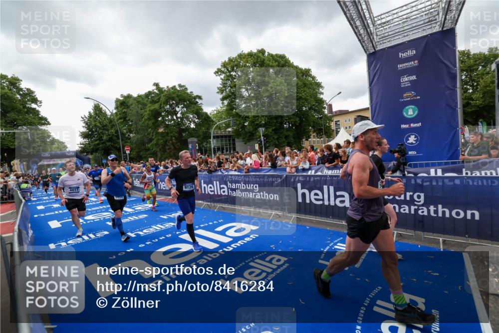 29.06.2025 - hella hamburg halbmarathon Zöllner http://msf.ph/oto/8416284 29.06.2025 10:49:57 Ziel 2540, 4017, 5460, 8454, 8455, 9126, 9200, 9491, 9597, 12527, 12733, 13463, 16716, 16732, 16800, 16887, 19109, 19122 meine-sportfotos.de
