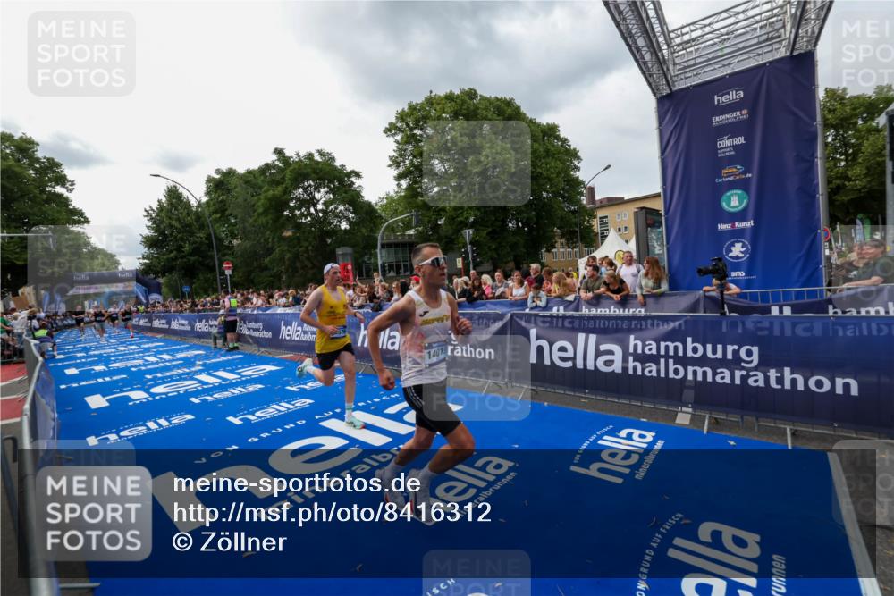 29.06.2025 - hella hamburg halbmarathon Zöllner http://msf.ph/oto/8416312 29.06.2025 10:27:30 Ziel 4678, 9804, 13941, 14019, 15576, 18567, 19114 meine-sportfotos.de