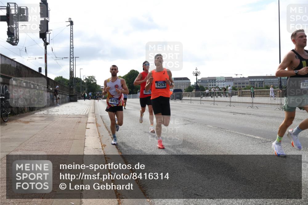 29.06.2025 - hella hamburg halbmarathon Lena Gebhardt http://msf.ph/oto/8416314 29.06.2025 09:40:31 Lombardsbrücke 9475, 6816, 5253, 123, 34, 35, 52, 54, 2659, 3720, 5253, 6530, 6816, 9151, 9255, 9447, 9475, 10650, 11210, 11829, 12373, 12678, 14302, 14717, 15495, 16068, 16120, 16245, 16988, 18930, 19075 meine-sportfotos.de