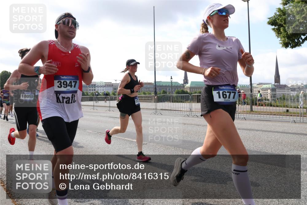 29.06.2025 - hella hamburg halbmarathon Lena Gebhardt http://msf.ph/oto/8416315 29.06.2025 09:51:00 Lombardsbrücke 13268, 18055, 3947, 1677, 1209, 1256, 1358, 1441, 1677, 1697, 1700, 1962, 2546, 2579, 3056, 3626, 3700, 3947, 4205, 4229, 4380, 4854, 4888, 4889, 4893, 5026, 5087, 5275, 5387, 5472, 5506, 5508, 5752, 5916, 6080, 6429, 6593, 6639, 6686, 6687, 6721, 6901, 7026, 7110, 7116, 7284, 7635, 7693, 8091, 8122, 8319, 8574, 8958, 8966, 9262, 9313, 9371, 9380, 9755, 9833, 10064, 10193, 10415, 10469, 10783, 10922, 11281, 11284, 11305, 11907, 12153 meine-sportfotos.de