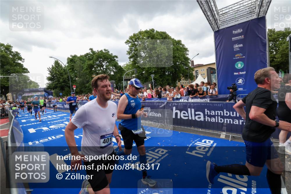 29.06.2025 - hella hamburg halbmarathon Zöllner http://msf.ph/oto/8416317 29.06.2025 10:49:58 Ziel 2540, 3692, 3852, 4017, 5460, 8454, 8455, 9126, 9200, 9491, 9597, 12527, 12733, 13463, 16716, 16732, 16800, 16887, 19109, 19122 meine-sportfotos.de