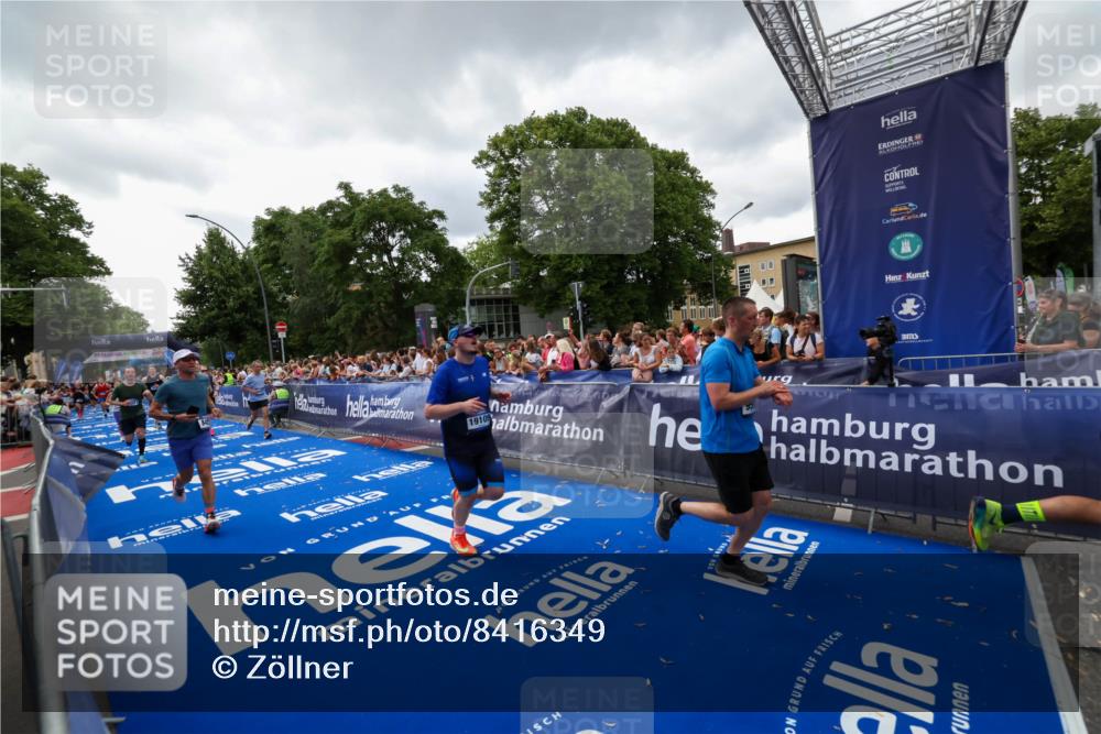 29.06.2025 - hella hamburg halbmarathon Zöllner http://msf.ph/oto/8416349 29.06.2025 10:50:00 Ziel 2540, 3692, 3852, 7100, 7657, 8454, 8455, 9213, 9491, 9597, 12271, 12527, 12733, 13225, 13758, 16716, 16732, 16887, 19109, 19112 meine-sportfotos.de
