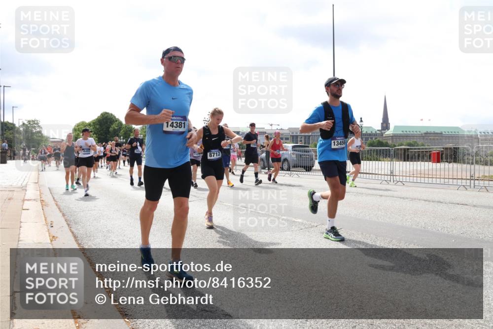 29.06.2025 - hella hamburg halbmarathon Lena Gebhardt http://msf.ph/oto/8416352 29.06.2025 10:42:22 Lombardsbrücke 14381, 110, 8712, 12904, 13456, 1039, 1150, 1360, 1624, 1752, 1929, 1957, 1994, 2069, 2134, 2145, 2523, 2538, 2580, 2974, 3276, 3326, 3459, 3460, 3568, 3605, 3874, 4329, 4334, 4353, 4735, 4736, 4778, 4885, 4891, 4892, 5403, 5417, 5419, 5671, 5810, 6136, 6137, 6153, 6430, 6436, 6764, 6828, 6837, 6846, 6917, 7040, 7260, 7357, 7513, 7557, 7666, 8014, 8459, 8525, 8526, 8529, 8712, 8816, 8908, 9008, 9223, 9370, 9980, 10027, 10454, 10532, 10623, 13241 meine-sportfotos.de