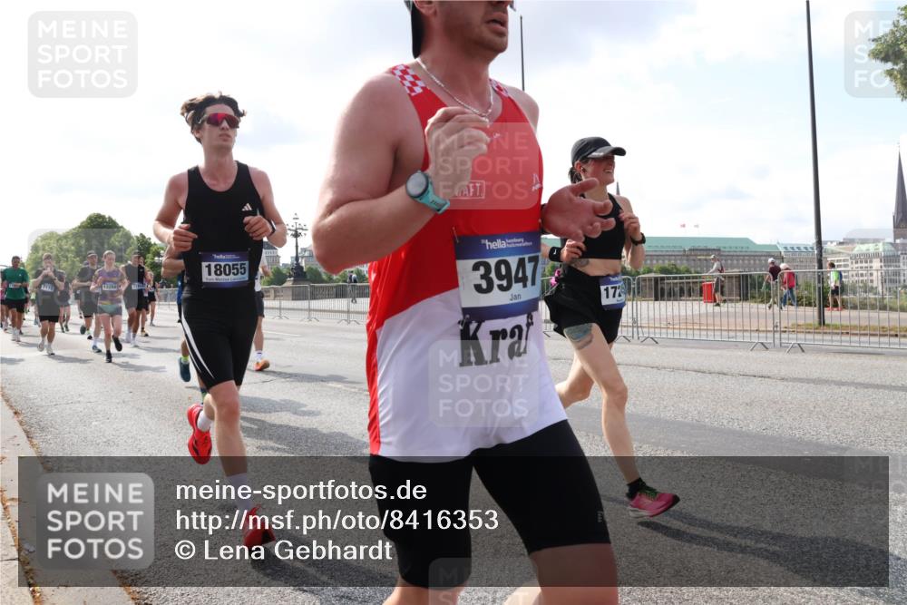 29.06.2025 - hella hamburg halbmarathon Lena Gebhardt http://msf.ph/oto/8416353 29.06.2025 09:51:00 Lombardsbrücke 13268, 18055, 3947, 172, 1209, 1256, 1358, 1441, 1677, 1697, 1700, 1962, 2546, 2579, 3056, 3626, 3700, 3947, 4205, 4229, 4380, 4854, 4888, 4889, 4893, 5026, 5087, 5275, 5387, 5472, 5506, 5508, 5752, 5916, 6080, 6429, 6593, 6639, 6686, 6687, 6721, 6901, 7026, 7110, 7116, 7284, 7635, 7693, 8091, 8122, 8319, 8574, 8958, 8966, 9262, 9313, 9371, 9380, 9755, 9833, 10064, 10193, 10415, 10469, 10783, 10922, 11281, 11284, 11305, 11907, 12153 meine-sportfotos.de