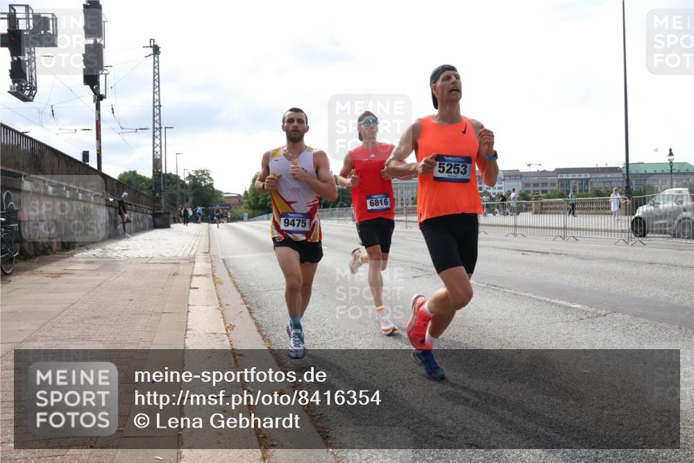 29.06.2025 - hella hamburg halbmarathon Lena Gebhardt http://msf.ph/oto/8416354 29.06.2025 09:40:32 Lombardsbrücke 5253, 9475, 6816, 34, 35, 52, 54, 2659, 5253, 6530, 6816, 9151, 9255, 9447, 9475, 10650, 11210, 11829, 12373, 12678, 14302, 14717, 15495, 16068, 16245, 16988, 18930, 19075 meine-sportfotos.de