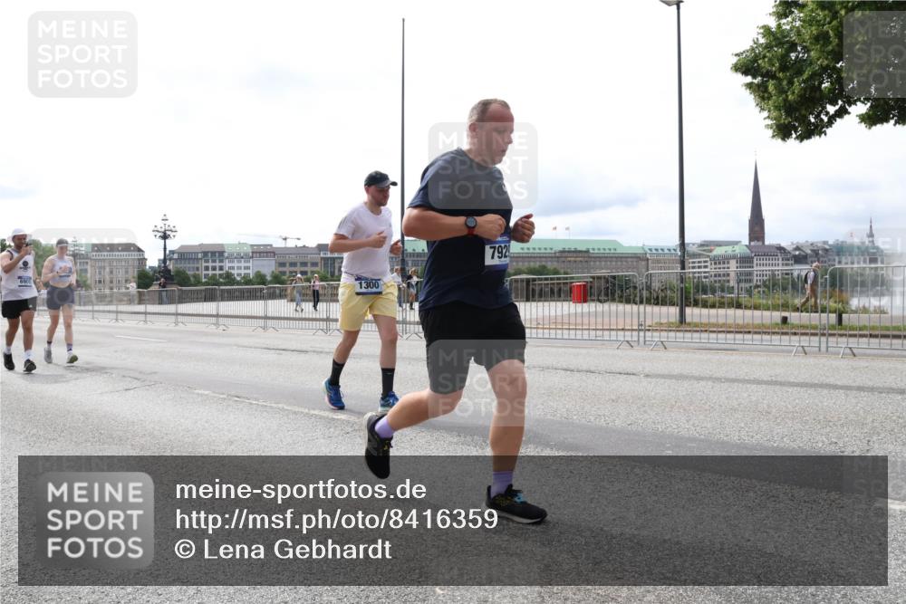 29.06.2025 - hella hamburg halbmarathon Lena Gebhardt http://msf.ph/oto/8416359 29.06.2025 10:26:35 Lombardsbrücke 6905, 1300, 7929, 1300, 2643, 3617, 4267, 4268, 4315, 4507, 4509, 4844, 6159, 6625, 6905, 7069, 7929, 8079, 8306, 8357, 8674, 8942, 9186, 11107, 11270, 11740, 12071, 12126, 12826, 12827, 13264, 14063, 14726, 14930, 15027, 15807, 15878, 16788, 17300, 17675, 17712, 18074, 18087, 18516 meine-sportfotos.de