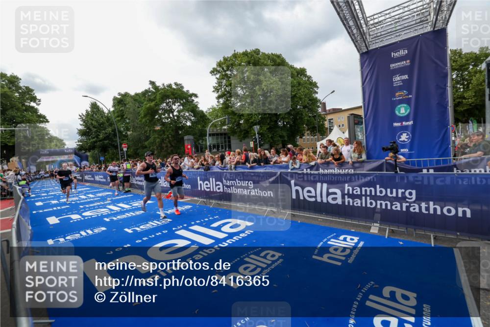 29.06.2025 - hella hamburg halbmarathon Zöllner http://msf.ph/oto/8416365 29.06.2025 10:27:34 Ziel 4678, 9804, 12341, 13941, 18567, 19114 meine-sportfotos.de
