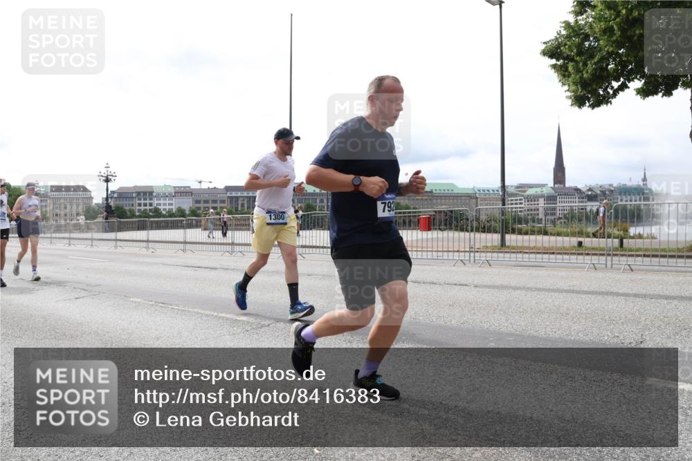 29.06.2025 - hella hamburg halbmarathon Lena Gebhardt http://msf.ph/oto/8416383 29.06.2025 10:26:35 Lombardsbrücke 792, 1300, 1300, 2643, 3617, 4267, 4268, 4315, 4507, 4509, 4844, 6159, 6625, 6905, 7069, 7929, 8079, 8306, 8357, 8674, 8942, 9186, 11107, 11270, 11740, 12071, 12126, 12826, 12827, 13264, 14063, 14726, 14930, 15027, 15807, 15878, 16788, 17300, 17675, 17712, 18074, 18087, 18516 meine-sportfotos.de