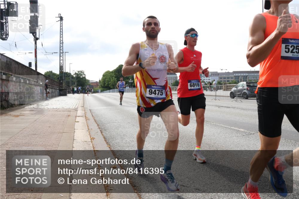 29.06.2025 - hella hamburg halbmarathon Lena Gebhardt http://msf.ph/oto/8416395 29.06.2025 09:40:32 Lombardsbrücke 9475, 6816, 525, 34, 35, 52, 54, 2659, 5253, 6530, 6816, 9151, 9255, 9447, 9475, 10650, 11210, 11829, 12373, 12678, 14302, 14717, 15495, 16068, 16245, 16988, 18930, 19075 meine-sportfotos.de