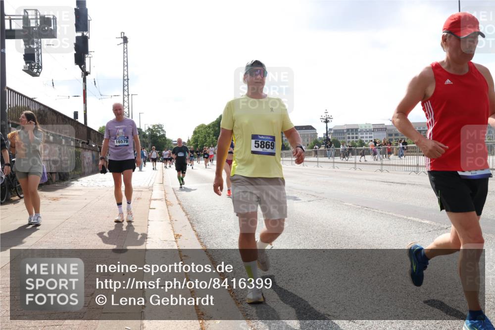 29.06.2025 - hella hamburg halbmarathon Lena Gebhardt http://msf.ph/oto/8416399 29.06.2025 10:05:12 Lombardsbrücke 16579, 13717, 5869, 1126, 1316, 1559, 1863, 1981, 2288, 2298, 2424, 2463, 2628, 2698, 3071, 3413, 3578, 4014, 4220, 4394, 4538, 4951, 5073, 6059, 6907, 6908, 7302, 7826, 8049, 8089, 8999, 9007, 9019, 9075, 9165, 9559, 9680, 10694, 11088, 11551, 11595, 11784, 11873, 12125, 12557, 13221, 13242, 13327, 13717, 14203, 16092, 16134, 16357, 16478, 16546, 16579, 16847, 16995, 17112, 17707, 17814, 17818, 18189, 18616, 18617, 19034 meine-sportfotos.de