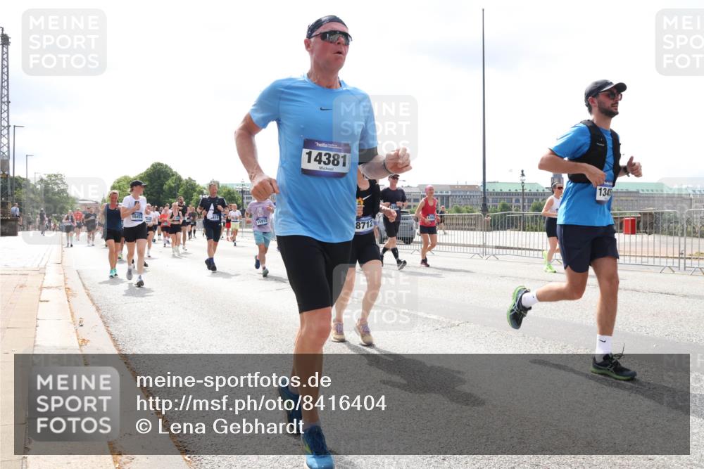 29.06.2025 - hella hamburg halbmarathon Lena Gebhardt http://msf.ph/oto/8416404 29.06.2025 10:42:22 Lombardsbrücke 16452, 15912, 14381, 8712, 1345, 1039, 1150, 1360, 1624, 1752, 1929, 1957, 1994, 2069, 2134, 2145, 2523, 2538, 2580, 2974, 3276, 3326, 3459, 3460, 3568, 3605, 3874, 4329, 4334, 4353, 4735, 4736, 4778, 4885, 4891, 4892, 5403, 5417, 5419, 5671, 5810, 6136, 6137, 6153, 6430, 6436, 6764, 6828, 6837, 6846, 6917, 7040, 7260, 7357, 7513, 7557, 7666, 8014, 8459, 8525, 8526, 8529, 8712, 8816, 8908, 9008, 9223, 9370, 9980, 10027, 10454, 10532, 10623, 13241 meine-sportfotos.de
