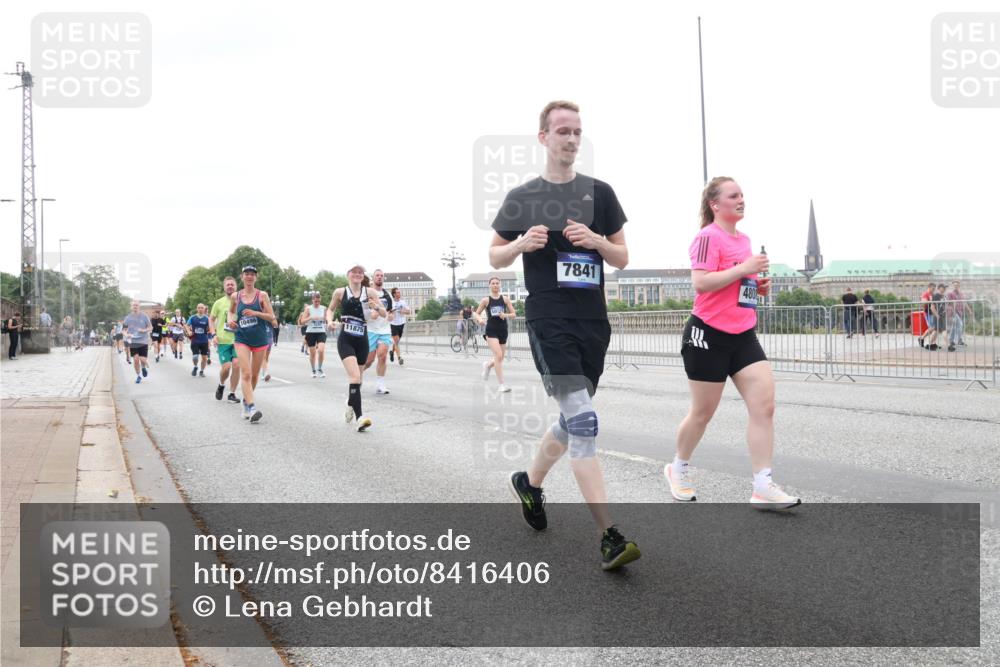29.06.2025 - hella hamburg halbmarathon Lena Gebhardt http://msf.ph/oto/8416406 29.06.2025 10:51:46 Lombardsbrücke 10496, 11875, 7841, 1418, 1617, 1997, 2308, 2484, 2485, 2593, 2736, 2778, 3038, 3240, 3991, 4598, 4606, 4748, 4808, 4878, 5062, 5291, 5357, 5394, 5534, 5716, 5717, 6007, 6091, 6604, 6885, 6945, 6947, 6954, 6961, 7682, 7769, 7841, 7871, 7992, 8040, 8125, 8399, 8621, 8672, 9220, 9340, 9460, 9462, 9582, 9583, 9590, 9594, 9673, 9730, 9763, 10496, 10521, 10533, 10673, 10693, 10830, 11034, 11101, 11268, 11375, 11575, 11875, 12065 meine-sportfotos.de