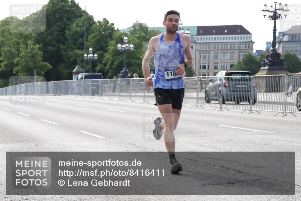 29.06.2025 - hella hamburg halbmarathon Lena Gebhardt http://msf.ph/oto/8416411 29.06.2025 09:40:33 Lombardsbrücke 118, 34, 35, 52, 54, 2659, 5253, 6530, 6816, 9151, 9255, 9447, 9475, 10650, 11210, 11829, 12373, 12678, 14302, 14717, 15495, 16068, 16245, 16988, 17771, 18930, 19075 meine-sportfotos.de