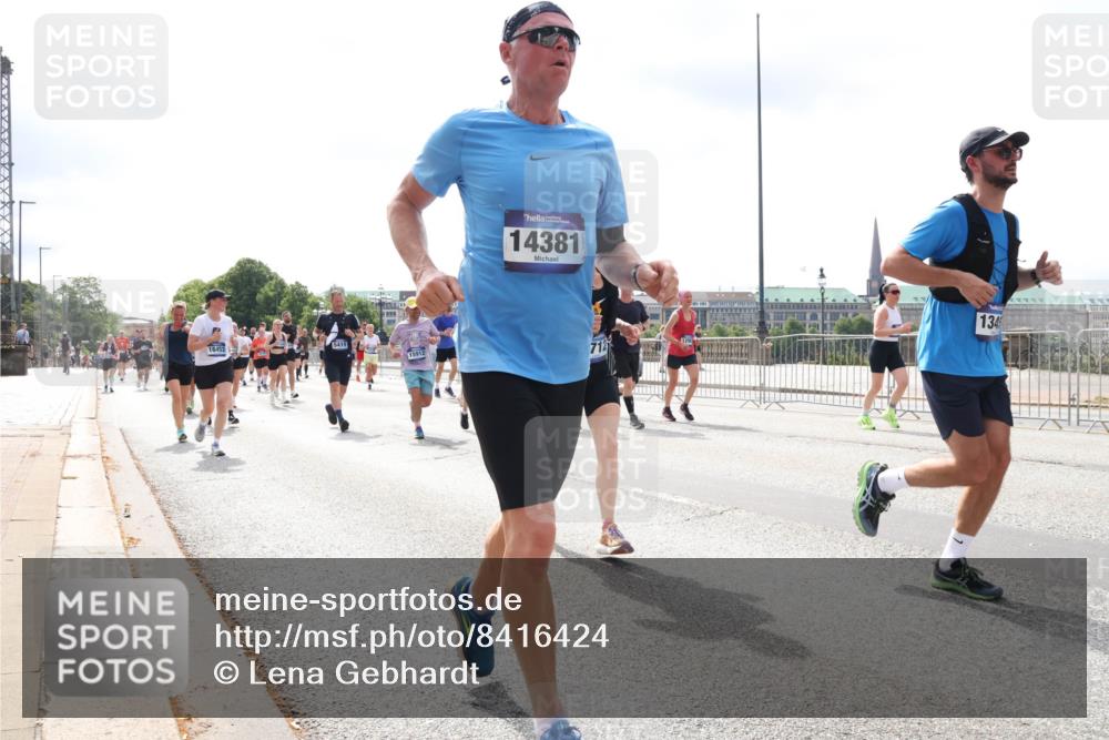 29.06.2025 - hella hamburg halbmarathon Lena Gebhardt http://msf.ph/oto/8416424 29.06.2025 10:42:22 Lombardsbrücke 16452, 5419, 15912, 14381, 712, 134, 1039, 1150, 1360, 1624, 1752, 1929, 1957, 1994, 2069, 2134, 2145, 2523, 2538, 2580, 2974, 3276, 3326, 3459, 3460, 3568, 3605, 3874, 4329, 4334, 4353, 4735, 4736, 4778, 4885, 4891, 4892, 5403, 5417, 5419, 5671, 5810, 6136, 6137, 6153, 6430, 6436, 6764, 6828, 6837, 6846, 6917, 7040, 7260, 7357, 7513, 7557, 7666, 8014, 8459, 8525, 8526, 8529, 8712, 8816, 8908, 9008, 9223, 9370, 9980, 10027, 10454, 10532, 10623, 13241 meine-sportfotos.de